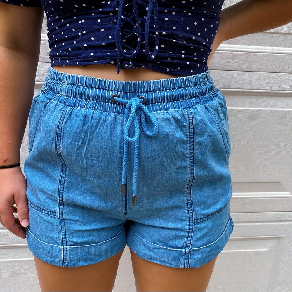 Universal Thread Shorts 💙